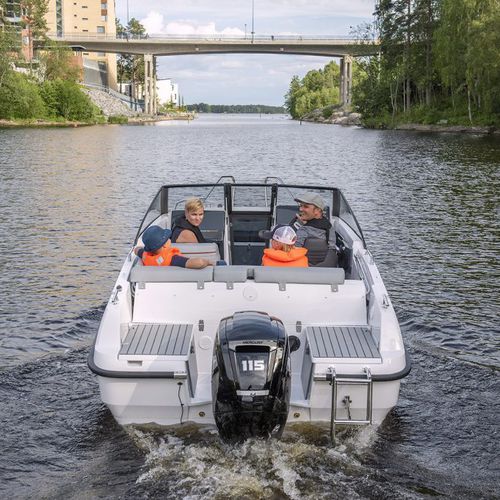 Runabout fueraborda - 550 BR - Bella Boats Oy - con doble consola / bow-rider / open