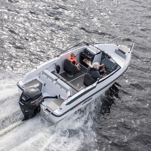 Runabout fueraborda - 500 BR - Bella Boats Oy - con doble consola / bow-rider / open