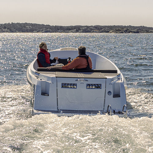 Barco open intraborda - ZERO 6.3 - Bella Boats Oy - eléctrico / con consola central / 8 personas máx.