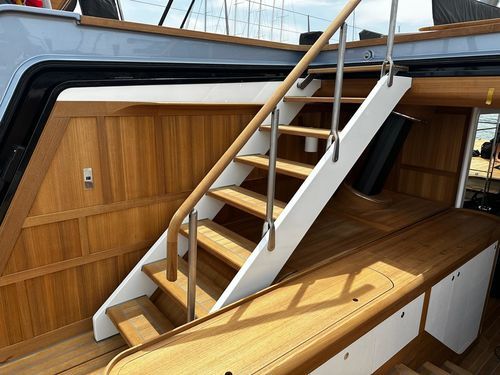 Escalera para yate - Olympus - SWISS CARBON Marine Systems - lateral / plegable / pivotante