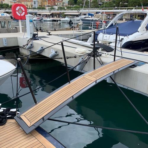 Pasarela para centro de ocio - ATHENA - SWISS CARBON Marine Systems - plegable / de carbono / con baranda