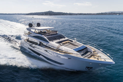 Yate a motor de crucero - 95 - Pearl Motor Yachts Limited - con fly / con 4 camarotes / con 5 camarotes