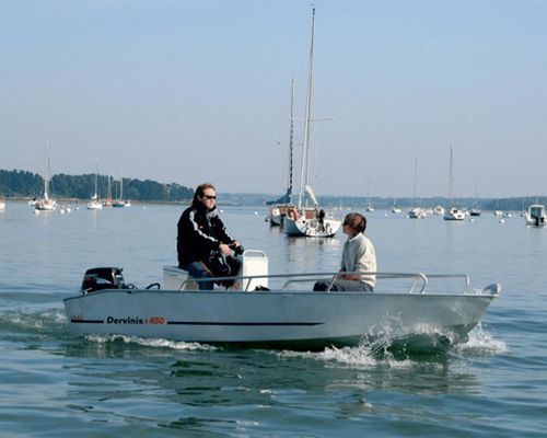 Bass boat para la pesca - DERVINIS 450 - BORD A BORD - de recreo / de aluminio / autovaciante