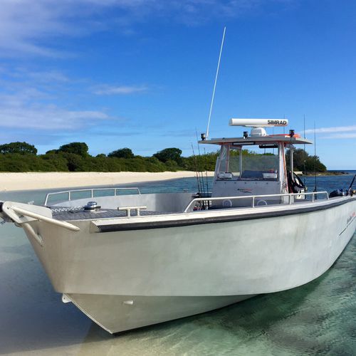 Runabout fueraborda - DERVINIS 1000  - BORD A BORD - bimotor / con consola central / de pesca deportiva