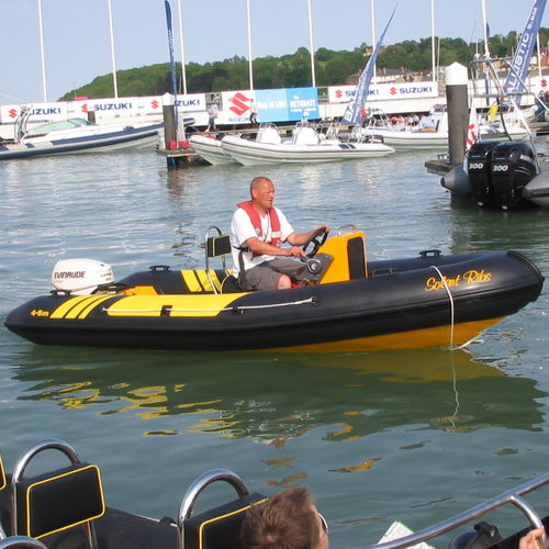 Embarcación neumática fueraborda - RIB 460 - Solent Ribs - semirrígida / con consola jockey / 4 personas máx.