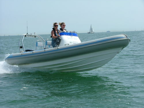 Embarcación neumática fueraborda - RIB 585 - Solent Ribs - semirrígida / con consola jockey / 8 personas máx.