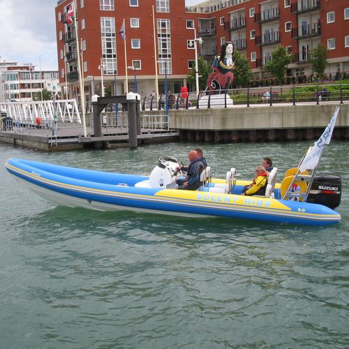 Embarcación neumática fueraborda - RIB 900 - Solent Ribs - semirrígida / con consola central / con roll-bar