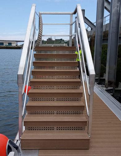 Escalerilla para pantalán - Ronáutica Quality Marinas SLU - para puerto deportivo