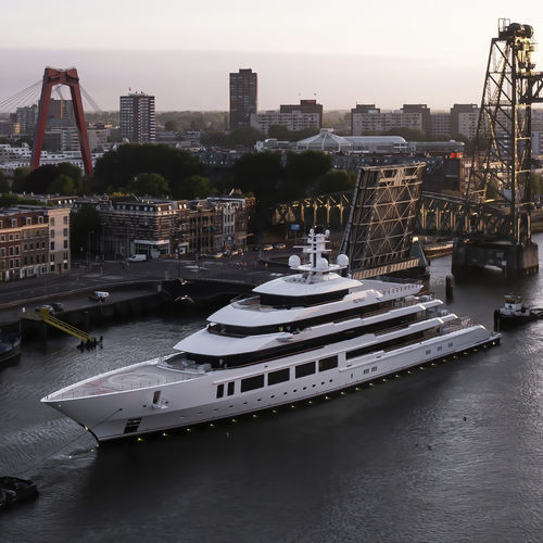 Megayate de crucero - INFINITY - Oceanco - raised pilothouse / con helipuerto