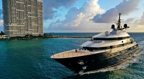 Megayate de crucero - MAN OF STEEL - Oceanco - raised pilothouse / de acero