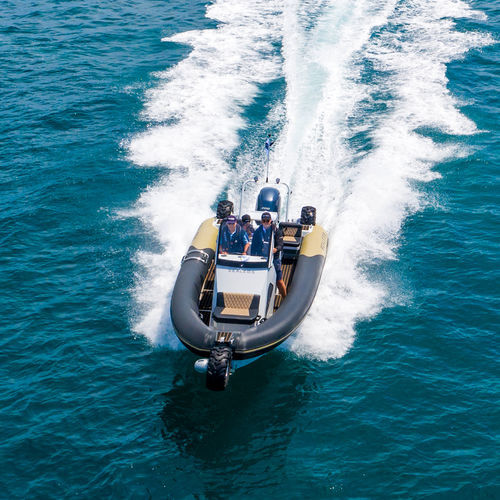 Embarcación neumática fueraborda - 7.5M - Sealegs International Limited - semirrígida / RIB / con consola central