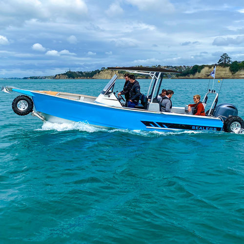 Barco open fueraborda - ALLIAGE 7.5M - Sealegs International Limited - semirrígido / con consola central / de pesca deportiva