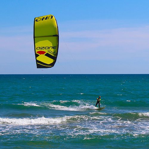 Cometa kitesurf híbrida - UNO V2 - Ozone - de iniciación