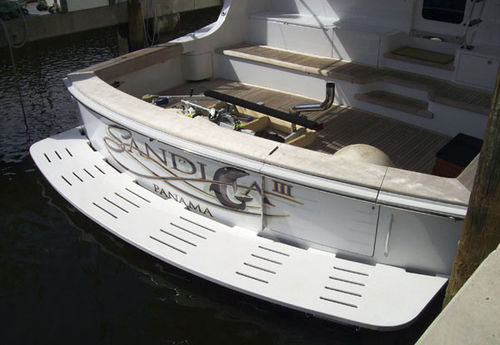 Plataforma de baño - 68′ Hatteras - Beachcomber Fiberglass Technology - fija / para yate / para barco