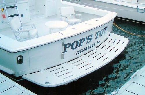 Plataforma de baño - 52′ Hatteras - Beachcomber Fiberglass Technology - fija / para barco / para espejo de popa