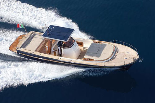 Barco cabinado stern-drive - RUNABOUT 33 - Cantieri Magazzù - fueraborda / bimotor / open