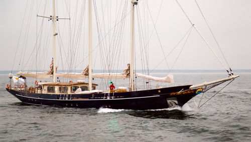 Superyate de vela de lujo clásico - MALCOLM MILLER - CONRAD S.A. - con popa abierta / sloop / velero goleta