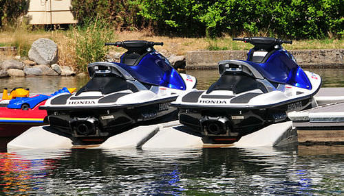 Pantalán flotante - WavePort - Hewitt Boats Lifts and Docks - para amarre en seco de motos acuáticas / para puerto deportivo / de polietileno