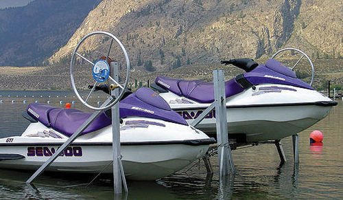 Ascensor para moto acuática - PWC - Hewitt Boats Lifts and Docks