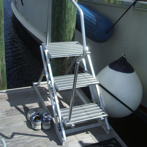 Escalera para pantalán - Mar Quipt - lateral / de embarque / de pantalán