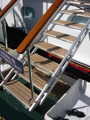 Escalera para yate - SEA STAIR 2 - Mar Quipt - abatible / de embarque / para muelle