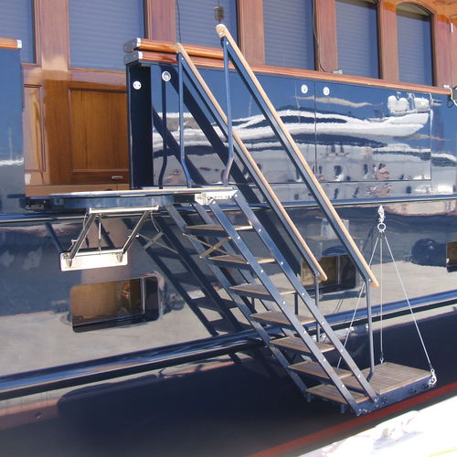 Escalera para yate - Mar Quipt - para buque / abatible / de acceso a bordo