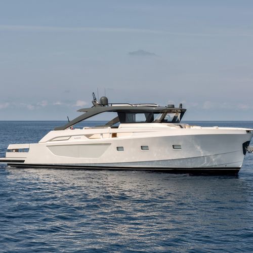 Yate a motor de crucero - BG74 - Blue Game - de alta eficacia / con hard-top / con fly