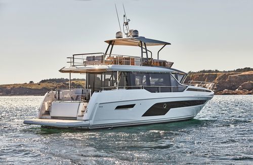 Yate a motor de crucero - X60 - Prestige Yachts - con fly / intraborda / con 3 camarotes