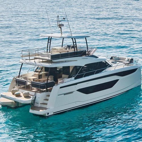 Barco cabinado catamarán - M48 - Prestige Yachts - intraborda / bimotor / con fly