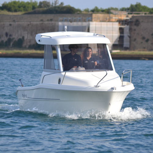Barco de motor de pesca-paseo fueraborda - MARLIN 18  - Mingolla Cantiere Nautico srl - con caseta de timón / 6 personas máx.