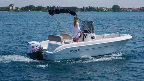 Barco open fueraborda - BRAVA 16 - Mingolla Cantiere Nautico srl - 5 personas máx. / con solárium