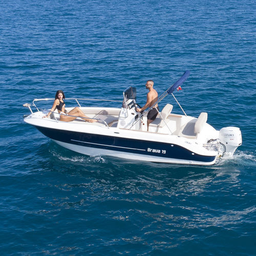 Barco open fueraborda - BRAVA 19 - Mingolla Cantiere Nautico srl - con consola central / 6 personas máx. / 7 personas máx.