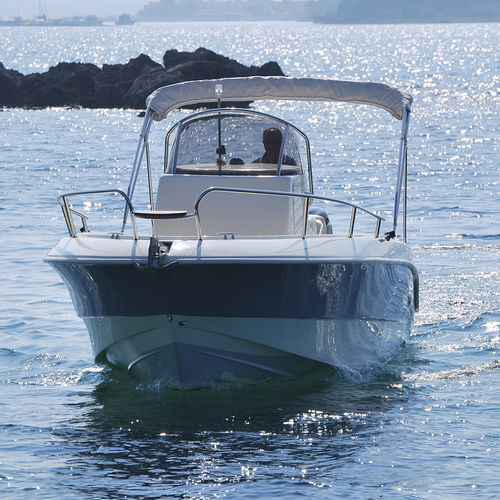 Barco open fueraborda - BRAVA 25  - Mingolla Cantiere Nautico srl - con consola central / 10 personas máx. / con solárium