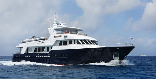 Yate a motor de crucero - M/Y Boundless - Inace - con fly / de desplazamiento / de acero