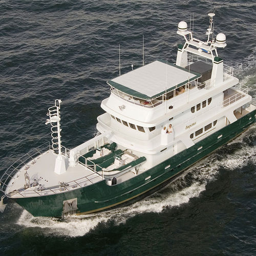 Yate a motor de crucero - M/Y Impetus - Inace - trawler / con caseta de timón / de desplazamiento