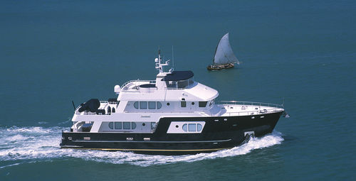 Yate a motor de crucero - M/Y Fortaleza - Inace - con fly / de desplazamiento / de acero