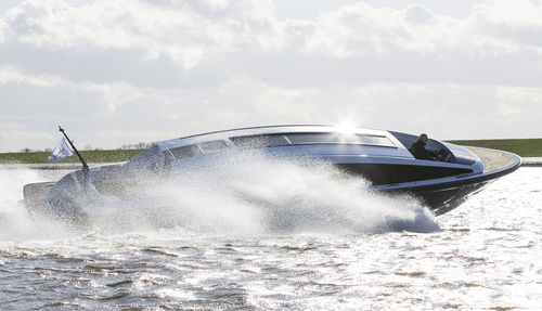 Barco cabinado intraborda - CUSTOM LIMOUSINE 11.6m - Yachtwerft Meyer - bimotor / open / 12 personas máx.