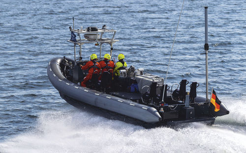Barco profesional barco de salvamento - SFB 10.1 - Fassmer - embarcación de apoyo al buceo / hidrojet intraborda / diésel
