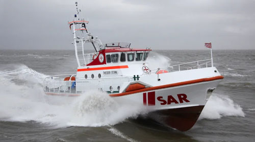Barco profesional barco de búsqueda y rescate - THEODOR STORM - Fassmer - intraborda / de aluminio / autodrizable