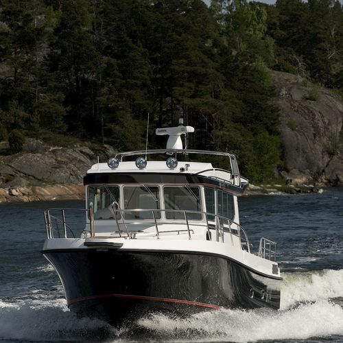 Barco cabinado intraborda - 36 - Linex-Boat Oy - bimotor / con caseta de timón / 15 personas máx.