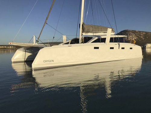 Catamarán - Renegade, R5 - NOVA LUXE YACHTS - de crucero / con 3 camarotes / con cockpit cerrado