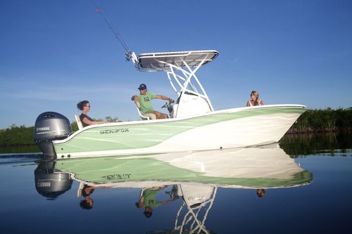 Barco open fueraborda - 206 COMMANDER - Sea Fox Boats - con consola central / de pesca deportiva / 7 personas máx.