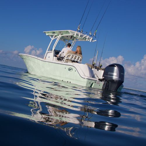 Barco open fueraborda - 248 COMMANDER - Sea Fox Boats - con consola central / de pesca deportiva / 10 personas máx.