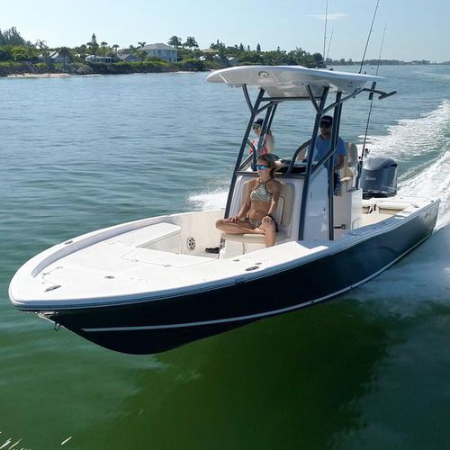 Bay boat fueraborda - 240 VIPER - Sea Fox Boats - con consola central / de pesca deportiva / 8 personas máx.