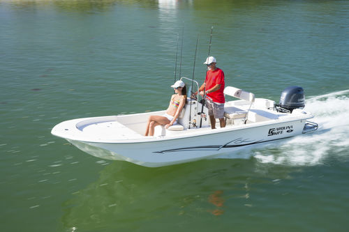Barco open fueraborda - JVX 18 Series - Sea Chaser - con consola central / de pesca deportiva / 7 personas máx.