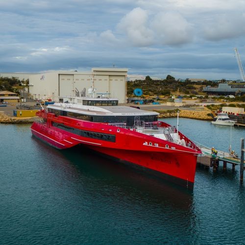 Ferri de pasajeros trimarán - QUEEN BEETLE - Austal USA - de alta velocidad