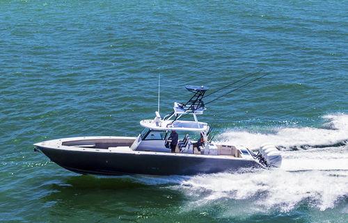 Barco open fueraborda - 42 FEARLESS - Metal Shark Aluminum Boats - cuatrimotor / con consola central / con fly
