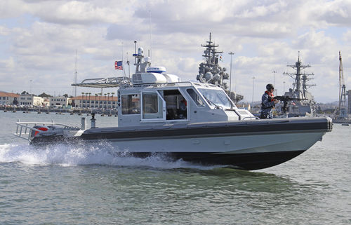 Barco profesional barco de vigilancia - 32 DEFIANT - Metal Shark Aluminum Boats - fueraborda / de aluminio