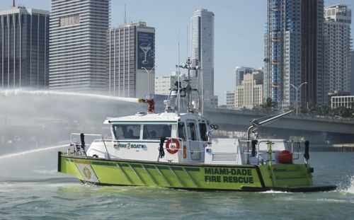 Barco profesional barco de bomberos - FireStorm 36 - Metalcraft Marine Inc - hidrojet intraborda / de aluminio