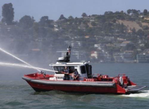Barco profesional barco de salvamento - M2 - 37' - Moose Boats, Inc. - barco de bomberos / catamarán / hidrojet intraborda